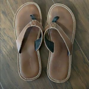 Clark’s Brown leather flip flops.